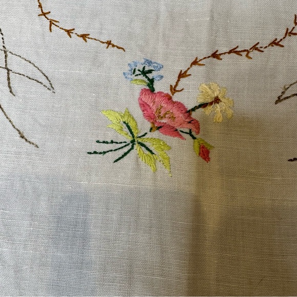 Vintage Hand Embroidered Linen Cloth Vintage Napkin Hankie Floral Lace Crochet - Picture 3 of 6